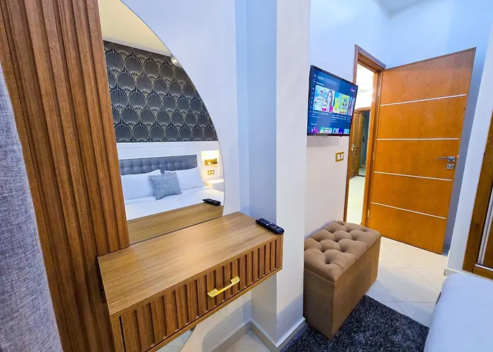 Elite Holiday Home - Luxury & Centric Flat